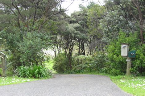 Photo of property in 14 Twin Wharf Road, Herald Island, Auckland, 0618