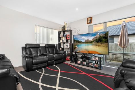 Photo of property in 98 Popokatea Drive, Takanini, 2112