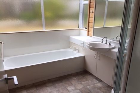 Photo of property in 36 Bronzewing Terrace, Unsworth Heights, Auckland, 0632