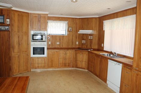 Photo of property in 32 Richmond Road, Carterton, 5713