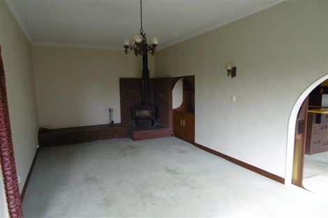 Photo of property in 627 South Road, Omata, New Plymouth, 4374