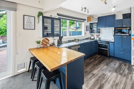 Photo of property in 19 Black Rock Road, Newlands, Wellington, 6037