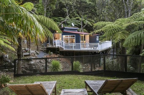 Photo of property in 110 Piha Road, Piha, New Lynn, 0772