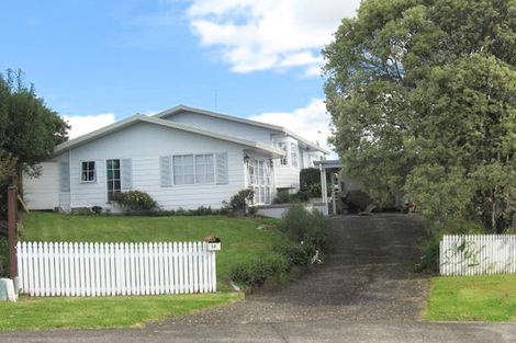 Photo of property in 12 Kingussie Place, Highland Park, Auckland, 2010