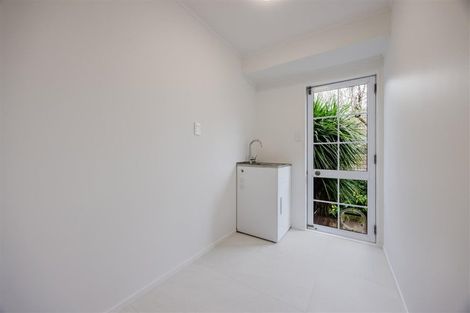Photo of property in 1/5 Kadina Place, Botany Downs, Auckland, 2010