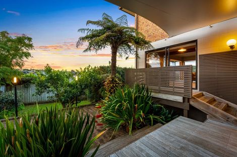 Photo of property in 2/9 Newhaven Terrace, Mairangi Bay, Auckland, 0630
