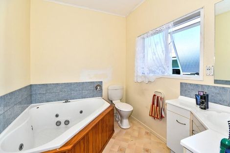 Photo of property in 16 Ranfurly Road, Papatoetoe, Auckland, 2104