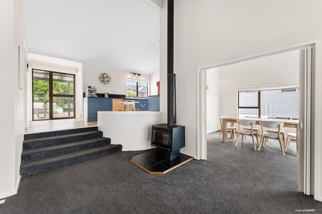 Photo of property in 4 Raphael Place, West Harbour, Auckland, 0618