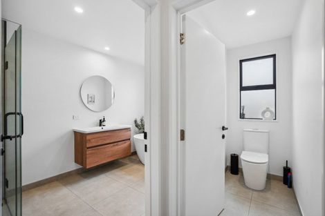 Photo of property in 2 Mcneil Crescent, Wanaka, 9305