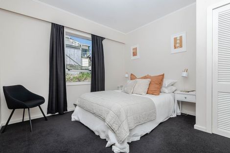 Photo of property in 10 Black Rock Road, Newlands, Wellington, 6037