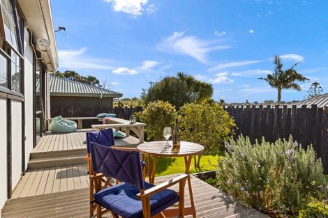 Photo of property in 6a Lucy Foster Lane, Red Beach, 0932