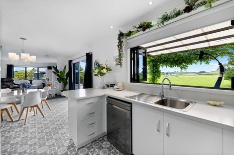 Photo of property in 15 State Highway 5, Tirau, 3410