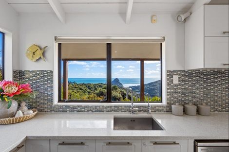 Photo of property in 22 Pendrell Road, Piha, New Lynn, 0772