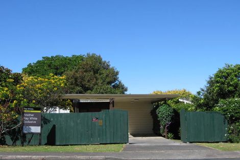 Photo of property in 1 Hepburn Road, Glendene, Auckland, 0602