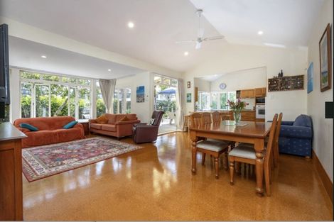 Photo of property in 38 Queensway, Three Kings, Auckland, 1024