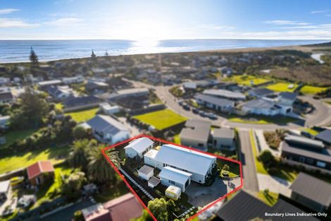 Photo of property in 39 Seagrass Place, Otaki Beach, Otaki, 5512