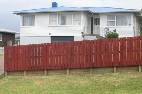 Photo of property in 4 Chequers Avenue, Glenfield, Auckland, 0629