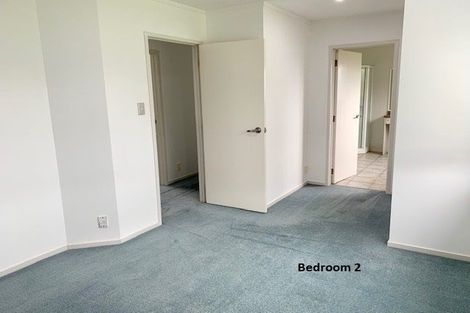 Photo of property in 2/90 Pupuke Road, Hillcrest, Auckland, 0627