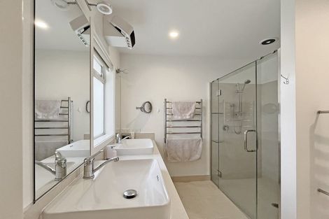 Photo of property in 5 Pukenamu Road, Rainbow Point, Taupo, 3330