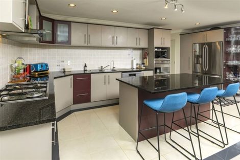 Photo of property in 33 Sapperton Drive, Henderson, Auckland, 0612