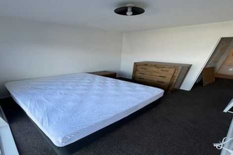 Photo of property in 46 Wynyard Crescent, Fernhill, Queenstown, 9300