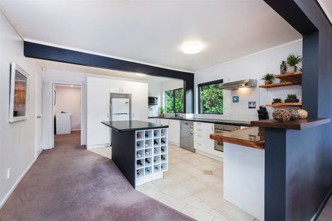 Photo of property in 30 Wood Bay Road, Titirangi, Auckland, 0604