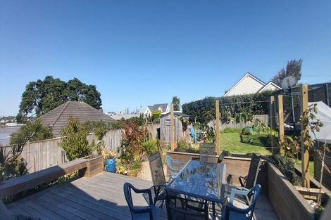 Photo of property in 9 Birkley Road, Bayswater, Auckland, 0622