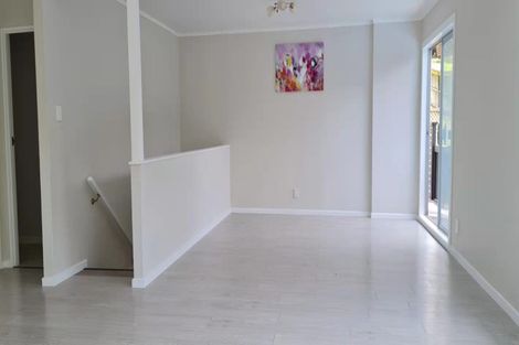 Photo of property in 2/663 Beach Road, Rothesay Bay, Auckland, 0630