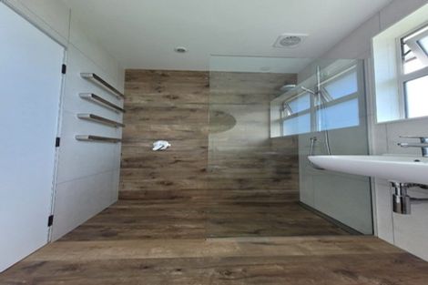 Photo of property in 79 Lauderdale Road, Birkdale, Auckland, 0626