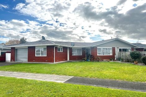 Photo of property in 15 Tabak Crescent, Takaro, Palmerston North, 4412