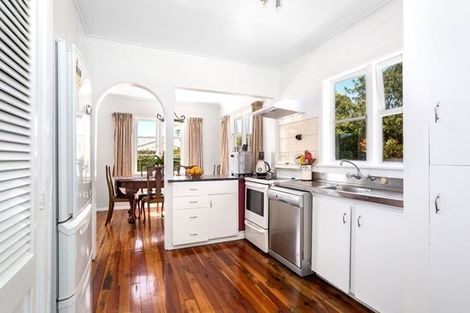 Photo of property in 18 Bell Street, Tawa, Wellington, 5028