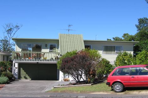 Photo of property in 51 Cron Avenue, Te Atatu South, Auckland, 0610