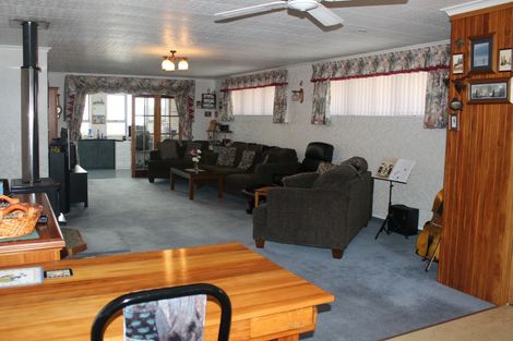 Photo of property in 32 Richmond Road, Carterton, 5713