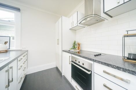 Photo of property in 11 Shamrock Street, Takaro, Palmerston North, 4412