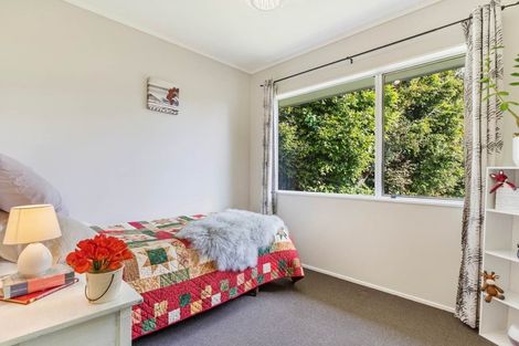 Photo of property in 1/5 Glenvale Place, Totara Vale, Auckland, 0629