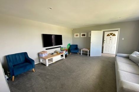 Photo of property in 8 Kelwyn Road, Kelston, Auckland, 0602