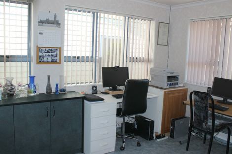 Photo of property in 32 Richmond Road, Carterton, 5713