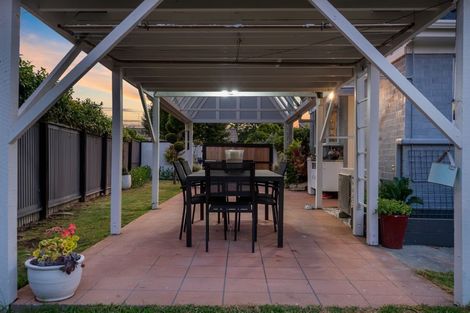 Photo of property in 6 Oakland Avenue, Papatoetoe, Auckland, 2025