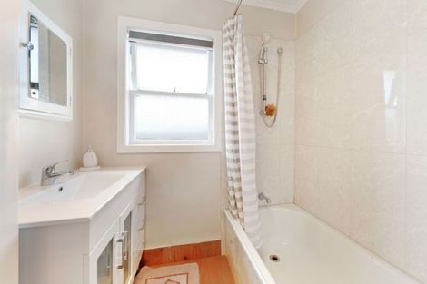 Photo of property in 14 Kohinoor Avenue, Mangere, Auckland, 2022