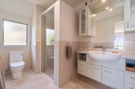 Photo of property in 5 Onemana Way, Te Atatu Peninsula, Auckland, 0610