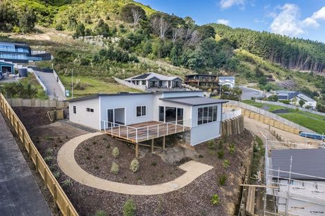 Photo of property in 64 Kakariki Grove, Waikanae, 5036