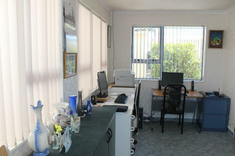 Photo of property in 32 Richmond Road, Carterton, 5713