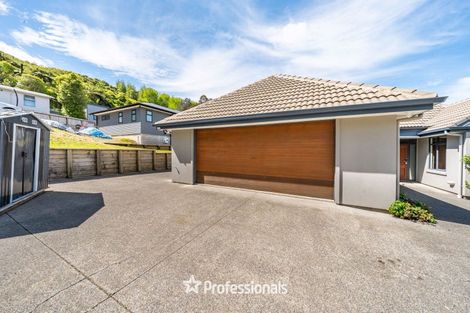 Photo of property in 8 Tuhua Lane, Brown Owl, Upper Hutt, 5018