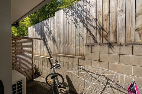 Photo of property in 2/30 Hunter Street, Hamilton Lake, Hamilton, 3204