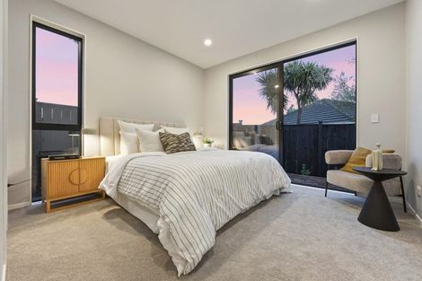 Photo of property in 8c Catalina Crescent, Forrest Hill, Auckland, 0620