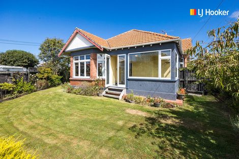 Photo of property in 85 Hargest Crescent, Saint Clair, Dunedin, 9012