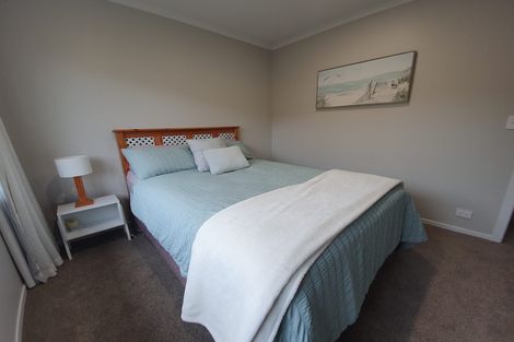 Photo of property in 32 Eagles Way, Cable Bay, 0420