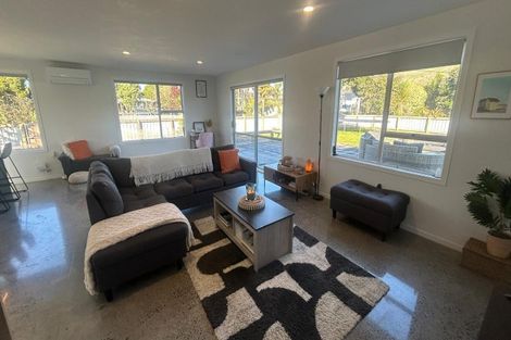 Photo of property in 44 Gillies Crescent, Waimarama, Havelock North, 4294