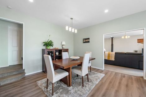 Photo of property in 17 Bushglen Court, Browns Bay, Auckland, 0630