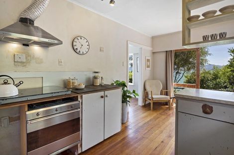 Photo of property in 39 Ferry Road, Days Bay, Lower Hutt, 5013